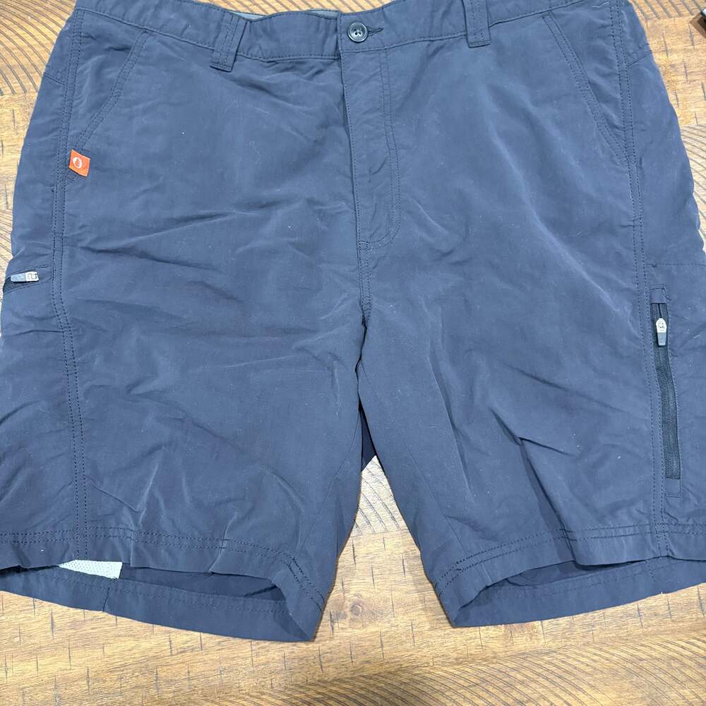 The American Outdoorsman Men's XL Black Nylon Water Repellent Hiking Shorts